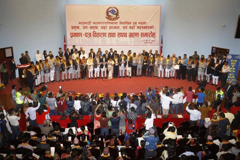 काठमाडौं महानगरमा जनप्रतिनिधीहरुले सथप लिए